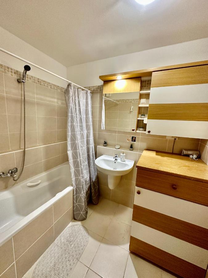 Central Apartment With Balcony Budapest Exterior foto