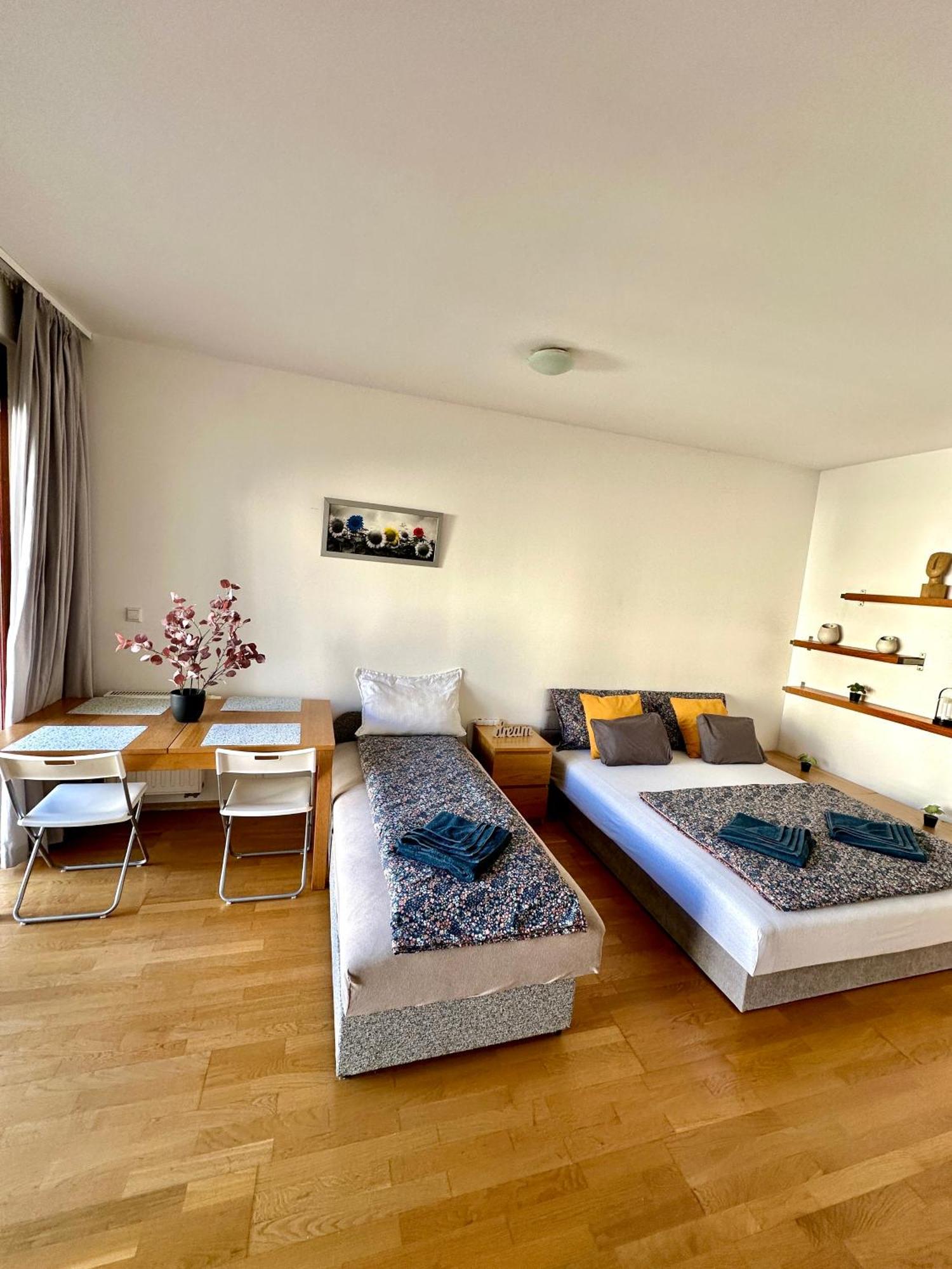 Central Apartment With Balcony Budapest Exterior foto
